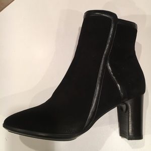 Black booties with heel by Aquatalia